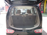 トランクルームは大きくはありませんが、4人乗っても多少の荷物なら積むことができます。