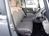 フロントシートも状態良好ですよ。大きな汚れもなく、安心です。座り心地もいいですよ。