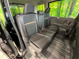 後部座席も気になるようなキズ・汚れやへたり等、大きなダメージはなく、良好な状態です。