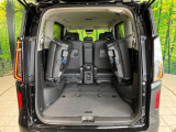 後席を格納すると、これだけの広さが!シーンに合わせたシートアレンジで、大きな荷物も積むことが出来ます♪