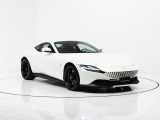 外装色はBianco Avusでございます。