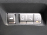 ★使いやすさや安全性を追求したステアリング周り!高級車ゆえにスイッチ類が多いのも特徴ですね!考え尽くされた配置ですぐに使いこなす事が出来ますのでご安心下さい!是非、体感してみて下さい!!