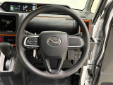 滑りにくく、なじみやすいチルト機能付きウレタンハンドルです