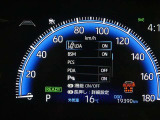 とっても見やすいメーターです。夜間時はラグジュアリーな気分にさせてくれる照明が魅力ですので、夜のドライブも楽しみになりますよ♪