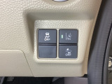 Hondaセンシング用の、VSA(ABS+TCS+横滑り抑制)解除とレーンキープアシストシステムのメインスイッチなどはハンドルの右側に装備しています。