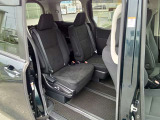 後部座席もゆったり乗車していただけます。