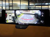 【360°ビュー・モニター】前後左右4つのカメラ映像をさまざまな走行状況に応じて切り替えてセンターディスプレイに表示することで、駐車時や狭い道でのすれ違い時、見通しの悪い交差点進入時でも安心感を高めます。