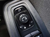 駐車時や狭い道でのすれ違い時に気を使うミラー。電動格納式ドアミラーはそんな時に便利です。