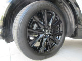 純正アルミホイールを装備しております。