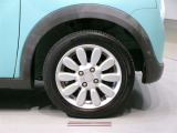 純正のアルミホイール装着車です。タイヤサイズは155/65R14です。