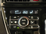 車内空調は&rdquo;AUTOエアコン&rdquo;にお任せ。運転に集中出来ますよ!