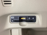 ハンドルの左下にETCがついています。高速道路の料金所の通過も楽々です。 カードの取り出しもしやすい場所についています。