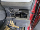 カップホルダー。缶ジュースを開けて運転していると安心しておいておける場所がほしくなりますよね!意外とないと困る装備です。