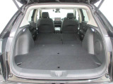 後部座席を倒すとさらに広く!長いお荷物なども載せられます♪