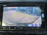 リアカメラを装備していますのでバック駐車も安心です。リバースギア連動で自動に切り替わり、車後方を表示します。