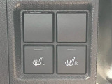 運転席と助手席には、さむ?い冬に大活躍のシートヒーター付いています!あっという間に、体が温まる◎ 頼もしい味方です^^