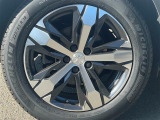 純正18インチアルミホイール。