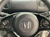 ハンドルにHondaセンシング系のクルーズコントロールやレーンキープアシストなどのスイッチと、オーディオの操作スイッチが装備されています。ハンドルから手を離さず安全に操作できます。