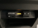 ハンドルの右下にETC2.0がついています。高速道路の料金所の通過も楽々です!。 カードの取り出しもしやすい場所についています。