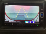 バックでの車庫入れも安心です! リアカメラが付いているバックモニター付のナビを装備しております。操作線もついており距離感も画面から確認できます。