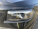 左ヘッドランプ。状況に応じて最適な配光を行いますので夜間ドライブも安全に楽しむことが出来ます。