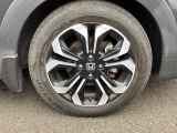 純正アルミホイールです。足元が引き立つので、車全体のイメージがアップしますよ!