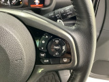 ハンドルにHondaセンシング系のクルーズコントロールやレーンキープアシストなどのスイッチが装備されています。ハンドルから手を離さず安全に操作できます。