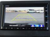 リアワイドカメラシステム!従来の視野に加えて、後方側方を約180&deg;まで見えるワイドビューと、後方を真上から見たような視野で駐車時などに便利なトップダウンビューの3つの視野があります!