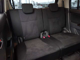 【後部座席】足元が広く、大人が乗ってもゆったり座れるシートです。リラックスした姿勢でお乗りいただけます!