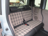 リヤシートもスペース確保されており快適空間☆