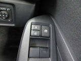運転席・助手席ドア・オート機構付ワンタッチ式パワーウィンドウです。
