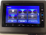 ナビゲーションはフルセグTV、インターナビ対応のGathers純正メモリーナビを搭載しています。Bluetoothオーディオ機能がありますので、スマートフォンなどの音楽も再生できます。