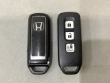 スマートキー付きですからドアロックの開閉およびエンジンスタートが楽々です。電動スライドドアの開け閉めもボタンで操作できます。スペアキーも同じものを用意しております。