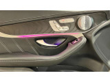 ドアハンドルには握りやすいグリップ形状が採用されています。万一の事故の際など、車内に残された乗員を救出する為、外部からドアを開けやすいようになっています。