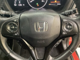 ハンドルにHondaセンシング系のクルーズコントロールやレーンキープアシストなどのスイッチと、オーディオの操作スイッチが装備されています。ハンドルから手を離さず安全に操作できます。