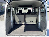 広いバックドア開口部、後席ドアの高い開口部などにより、積み降ろしがぐっとスムース