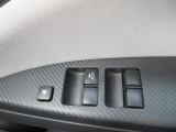 パワーウィンドウは運転席のスイッチのみオート機能も装備されております。ウィンドウロックも装備されているので、お子様と一緒の時も安心ですね。