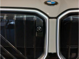 【キドニーグリル】BMWは約90年もの間、ほぼ全ての車両にひと目でBMWだと分かるこの特徴的なフロントグリルが備えられ、デザイン・アイコンとして親しまれてきました。
