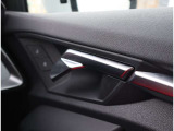 Audi正規ディーラーが高品質をお約束。高度な訓練・教育を受けたAudi専任メカニックが、100項目にもおよぶ精密な点検を実施いたします。すべてをクリアしたAudi車だけが、あなたのお手元に届けられるのです。
