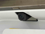 ナビゲーション等を装着した場合にバックするとき後方の安全確認ができるバックカメラが付いてます