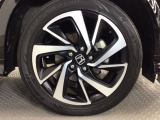 【アルミホイール】純正アルミホイール装備!足元を際立たせ、軽快な走りを演出します!印象もアップし、スタイルも引き締まります!スポーティーさの中にラグジュアリーを感じさせるデザインですね♪