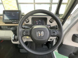 運転中に操作が楽なステアリングスイッチ付き!