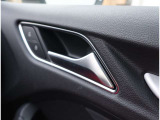 Audi正規ディーラーが高品質をお約束。高度な訓練・教育を受けたAudi専任メカニックが、100項目にもおよぶ精密な点検を実施いたします。すべてをクリアしたAudi車だけが、あなたのお手元に届けられるのです。