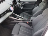 Audi正規ディーラーが高品質をお約束。高度な訓練・教育を受けたAudi専任メカニックが、100項目にもおよぶ精密な点検を実施いたします。すべてをクリアしたAudi車だけが、あなたのお手元に届けられるのです。