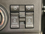 パワースライドドアウェルカムオープン機能 降車時にスイッチで予約しておけば、乗車時に電子カードキーを持ってクルマに近づくだけでパワースライドドアが自動でオープン♪