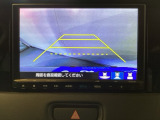 バックでの車庫入れも安心です! リアカメラが付いているバックモニター付のナビを装備しております。操作線もついており距離感も画面から確認できます。