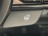 【ステアリングヒーター】冬場の寒い日に手がかじかみながら運転するのはツライですよね。でも、これがあれば安心です!ハンドルのグリップ部がじわっと暖かくなって心までポカポカします。