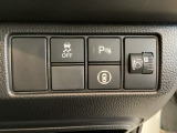 ハンドルの右側にはヘットライトリベライザーとHondaセンシング用のメインスイッチがついています。ヘッドライトリベライザーは道路状況や積荷の加重に応じてライトの高さを調節できます。
