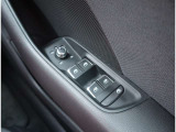 Audi正規ディーラーが高品質をお約束。高度な訓練・教育を受けたAudi専任メカニックが、100項目にもおよぶ精密な点検を実施いたします。すべてをクリアしたAudi車だけが、あなたのお手元に届けられるのです。