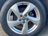 純正18インチアルミホイール。